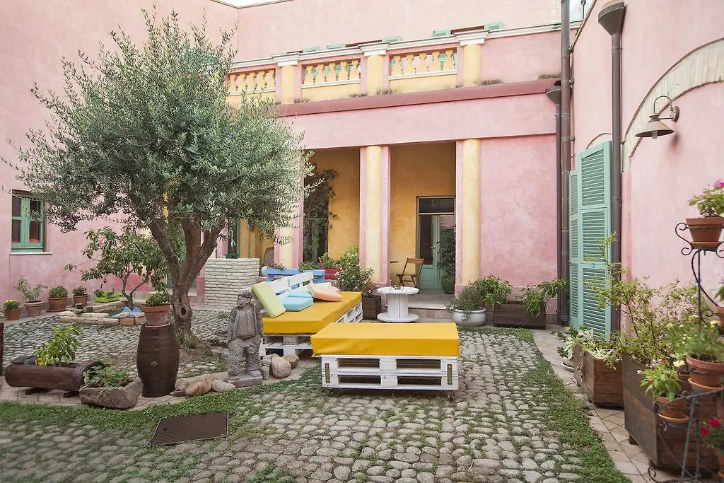 B&B La Casa Di Carta Quartu SantʼElena Itália