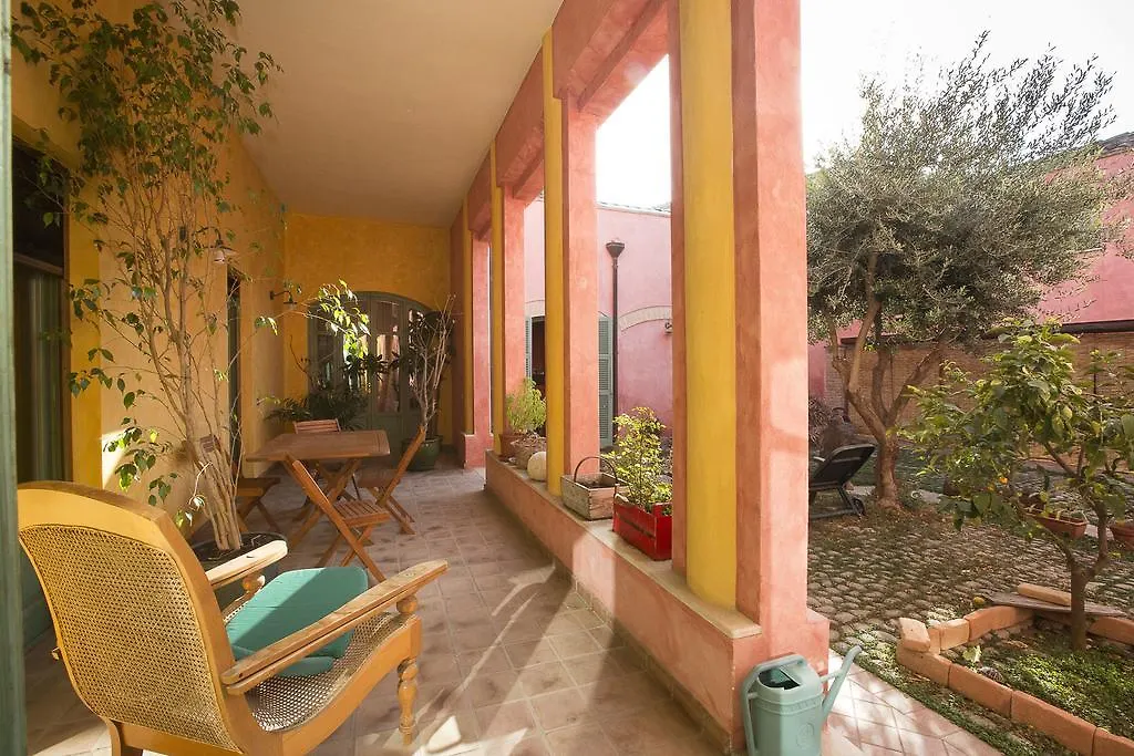 Alojamento de Acomodação e Pequeno-almoço B&B La Casa Di Carta Quartu SantʼElena Itália
